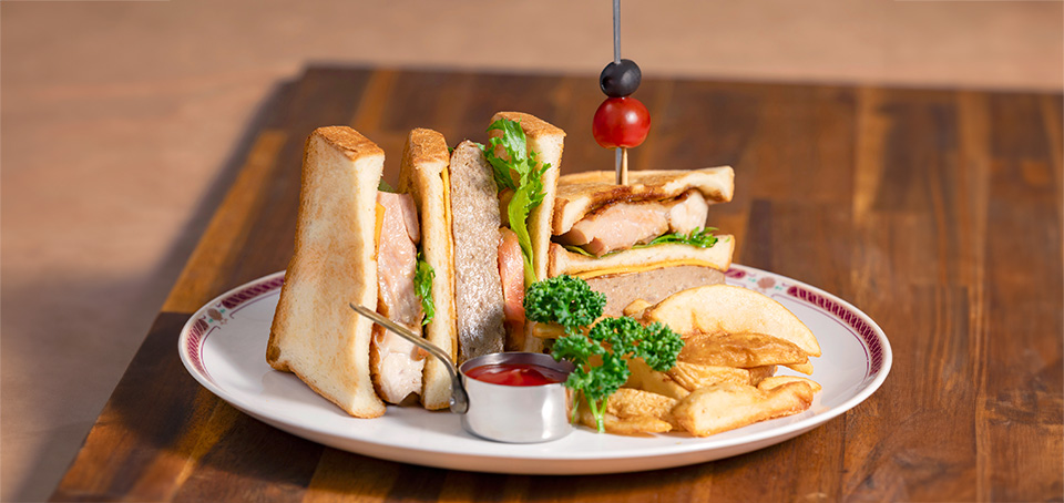 【レストラン&カフェ Lagoon】美味しさ溢れる特盛メニュー