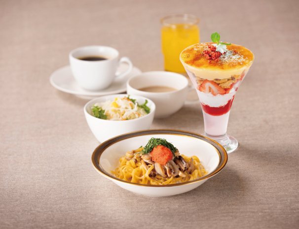 平日限定　選べる春のパフェランチ