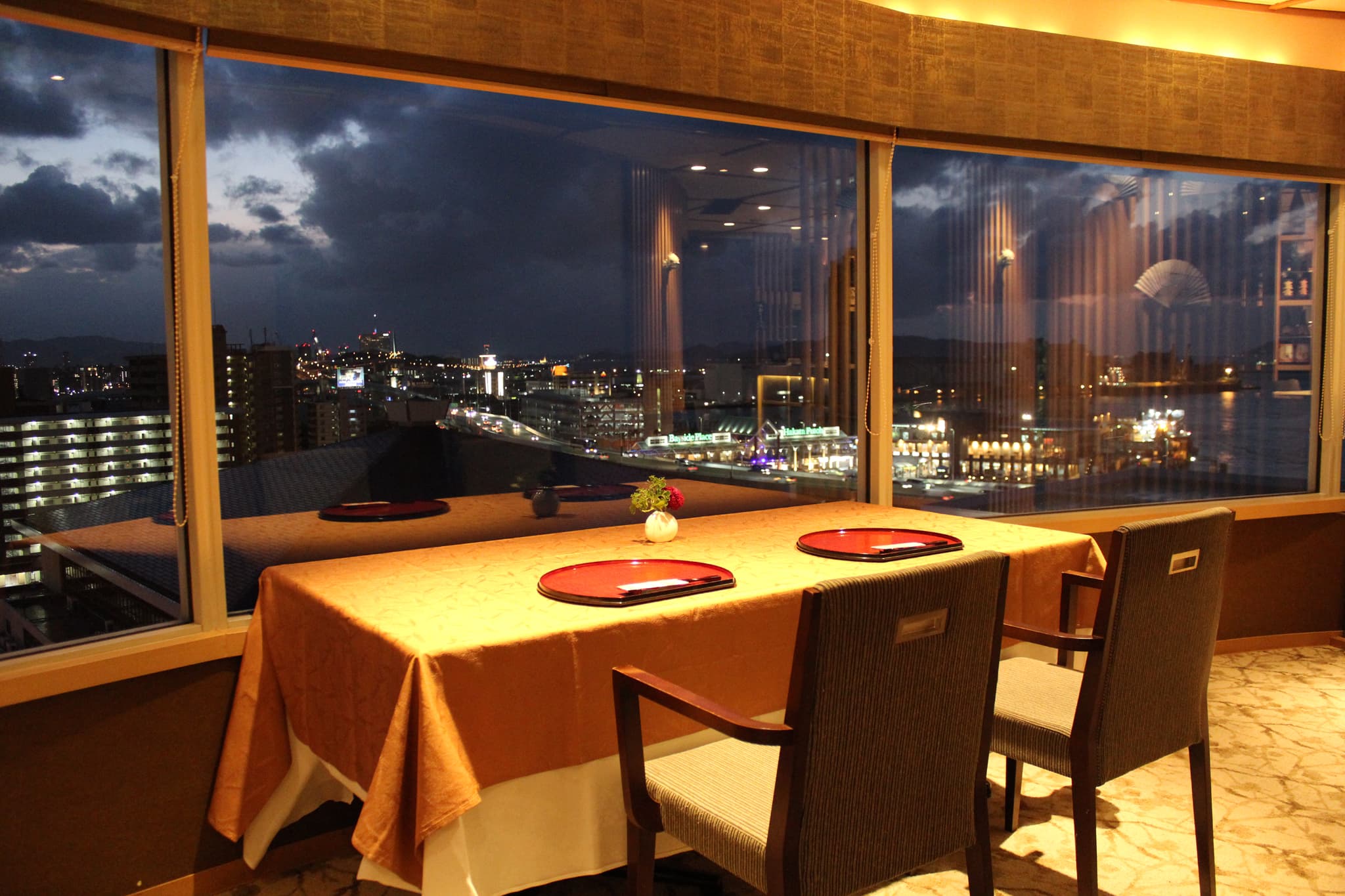 【海も街も見える ゆったりペアシート確約】