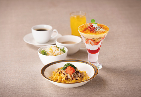 平日限定　選べる春のパフェランチ